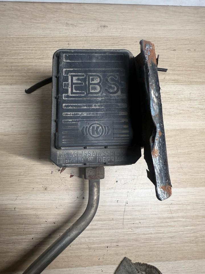 MAN KNORR-BREMSE EBS Ventil K000913 81.52106.6041 - Supapă pentru Camion: Foto 3 MAN KNORR-BREMSE EBS Ventil K000913 81.52106.6041 - Supapă pentru Camion: Foto 3