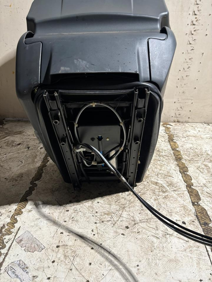 MAN TGL Euro 5/6 Fahrersitz mit Luft und elektrisch - Scaun pentru Camion: Foto 5 MAN TGL Euro 5/6 Fahrersitz mit Luft und elektrisch - Scaun pentru Camion: Foto 5