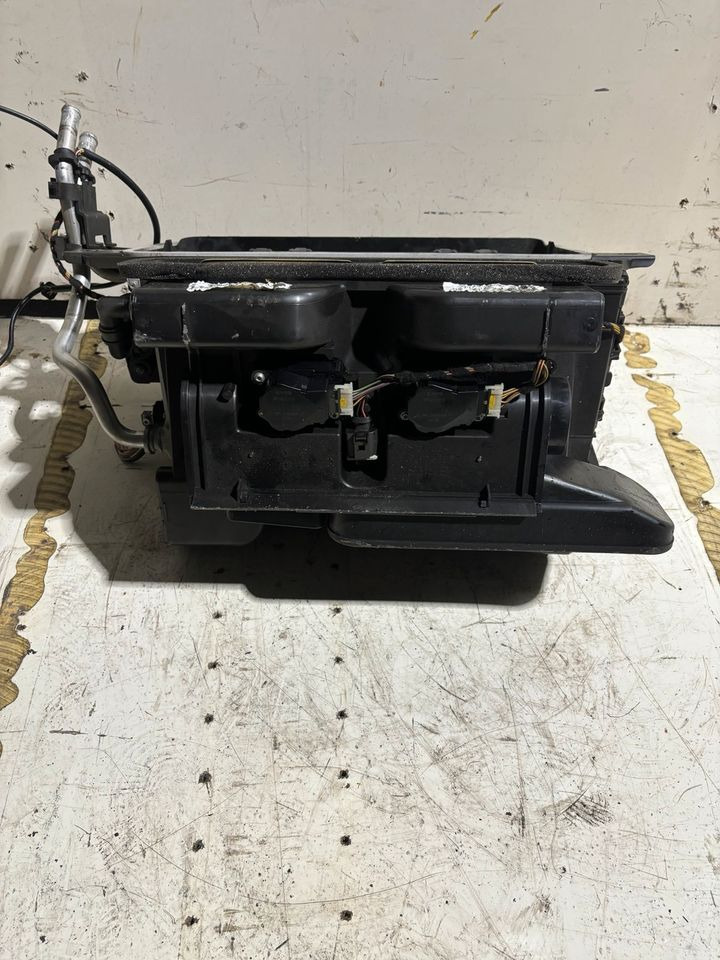 MAN TGX/TGS Innenraum Gehäuse/Heizung 81.61900.6441 - Ventilator pentru Camion: Foto 5 MAN TGX/TGS Innenraum Gehäuse/Heizung 81.61900.6441 - Ventilator pentru Camion: Foto 5