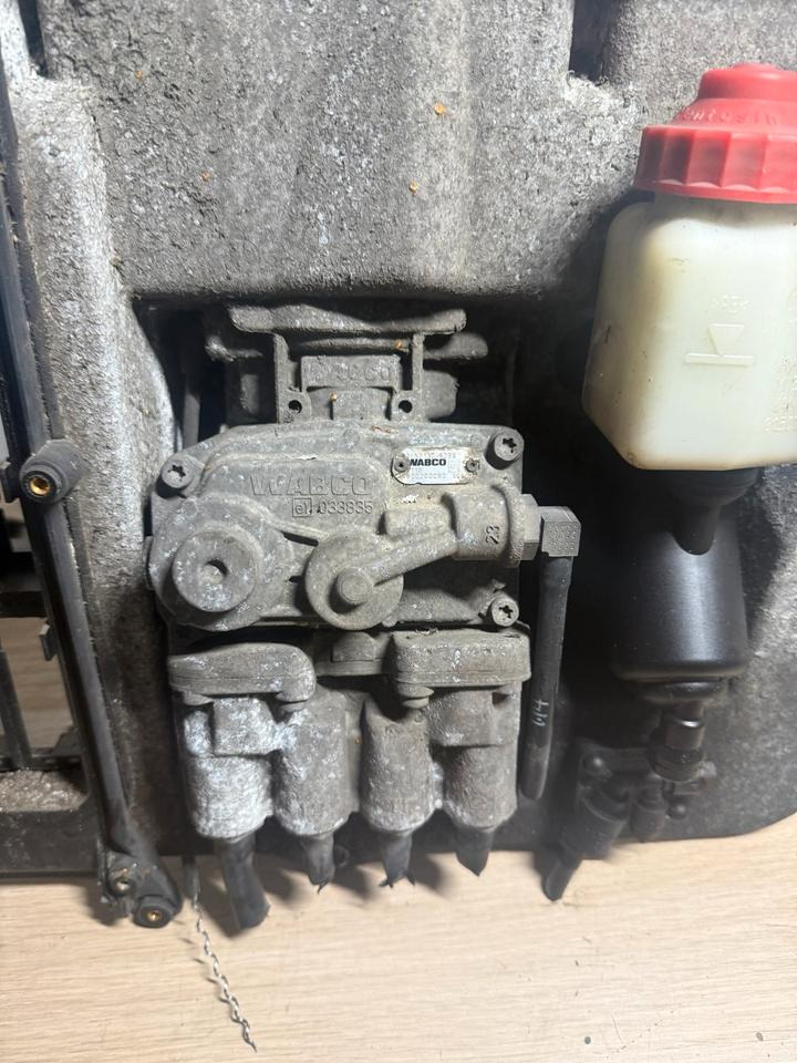 MAN WABCO Fußbremsventil 4800200090 - Piese frână pentru Camion: Foto 2 MAN WABCO Fußbremsventil 4800200090 - Piese frână pentru Camion: Foto 2