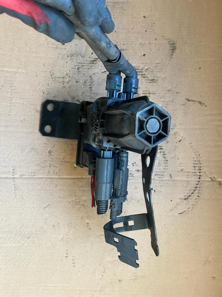 Mercedes Actros MP4 AdBlue Pumpe A0001403978 - Pompă de combustibil pentru Camion: Foto 3 Mercedes Actros MP4 AdBlue Pumpe A0001403978 - Pompă de combustibil pentru Camion: Foto 3