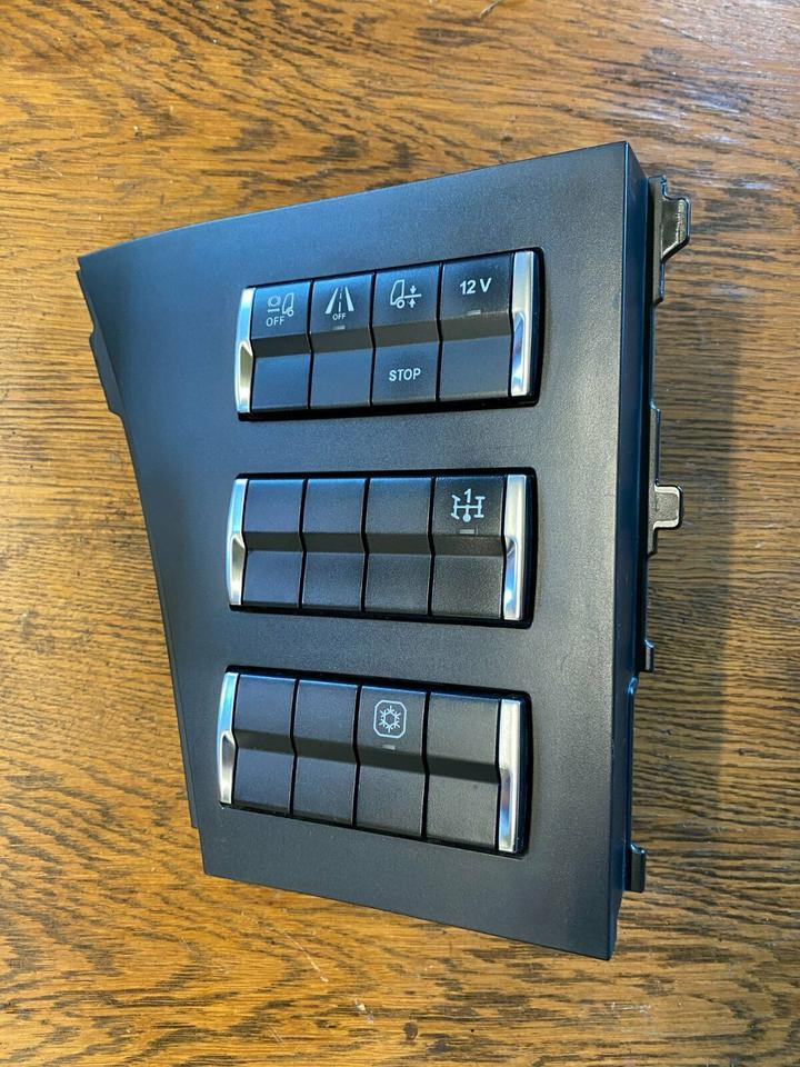 Mercedes Actros MP4 Bedienungspanel A 960 540 02 46 - Cabină și interior pentru Camion: Foto 2 Mercedes Actros MP4 Bedienungspanel A 960 540 02 46 - Cabină și interior pentru Camion: Foto 2