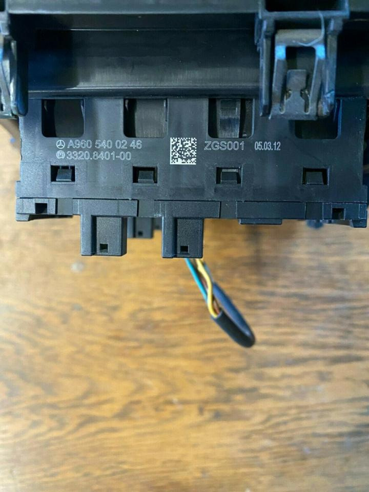 Mercedes Actros MP4 Bedienungspanel A 960 540 02 46 - Cabină și interior pentru Camion: Foto 4 Mercedes Actros MP4 Bedienungspanel A 960 540 02 46 - Cabină și interior pentru Camion: Foto 4