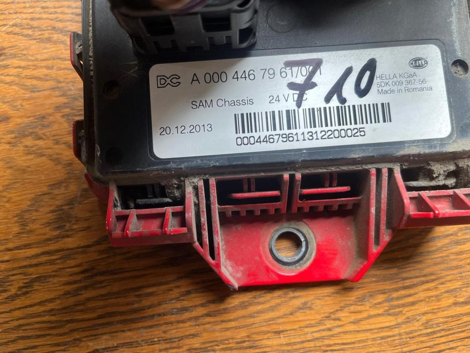 Mercedes Actros MP4 SAM Chassis Modul A0004467961 - Sistem electric pentru Camion: Foto 2 Mercedes Actros MP4 SAM Chassis Modul A0004467961 - Sistem electric pentru Camion: Foto 2
