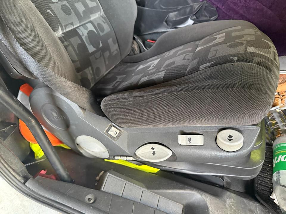 Mercedes Atego 3 Beifahrersitz mit Luft - Scaun pentru Camion: Foto 2 Mercedes Atego 3 Beifahrersitz mit Luft - Scaun pentru Camion: Foto 2
