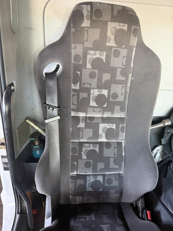 Mercedes Atego 3 Beifahrersitz mit Luft - Scaun pentru Camion: Foto 4 Mercedes Atego 3 Beifahrersitz mit Luft - Scaun pentru Camion: Foto 4
