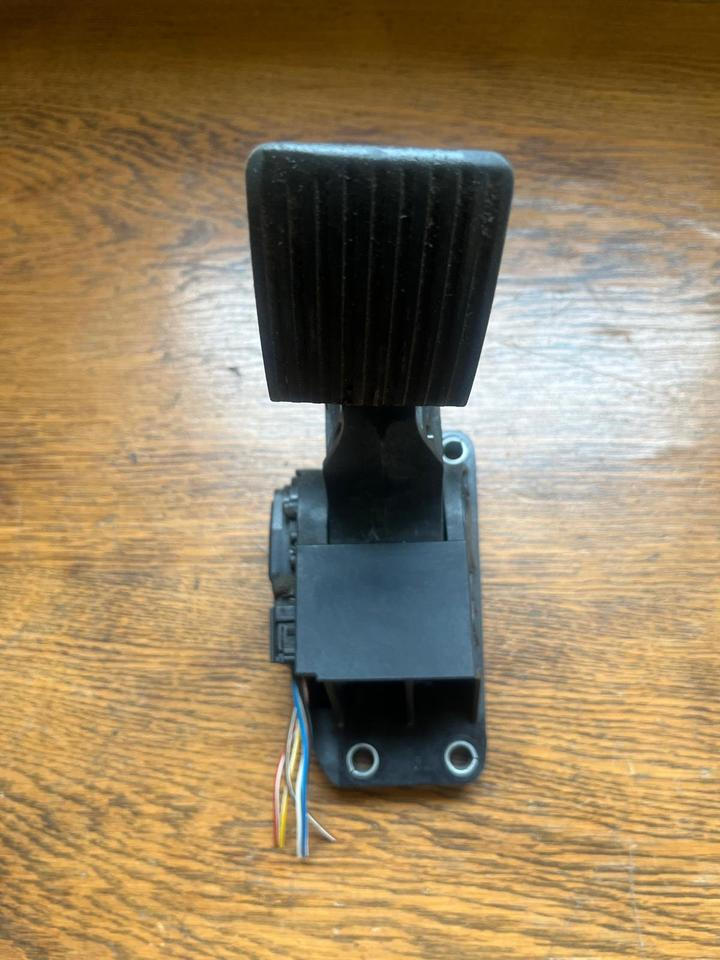 Mercedes Atego Gaspedal A9403000004 - Pedala pentru Camion: Foto 4 Mercedes Atego Gaspedal A9403000004 - Pedala pentru Camion: Foto 4