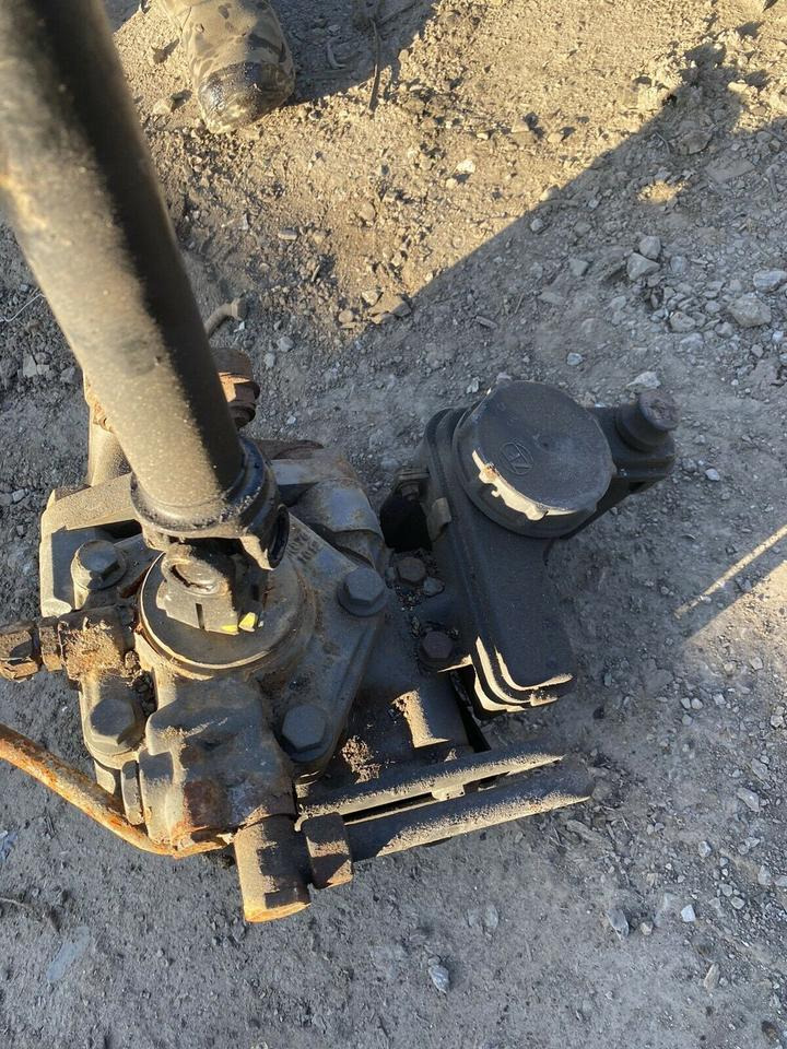 Mercedes Atego Lenkung Lenkgetriebe LS4 A 970 461 06 11 - Servodirecţie pentru Camion: Foto 4 Mercedes Atego Lenkung Lenkgetriebe LS4 A 970 461 06 11 - Servodirecţie pentru Camion: Foto 4