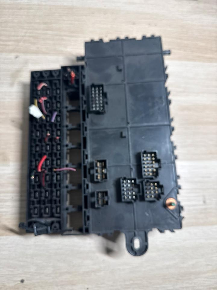 Mercedes Atego Sicherungskasten A0015432015 - Sistem electric pentru Camion: Foto 4 Mercedes Atego Sicherungskasten A0015432015 - Sistem electric pentru Camion: Foto 4