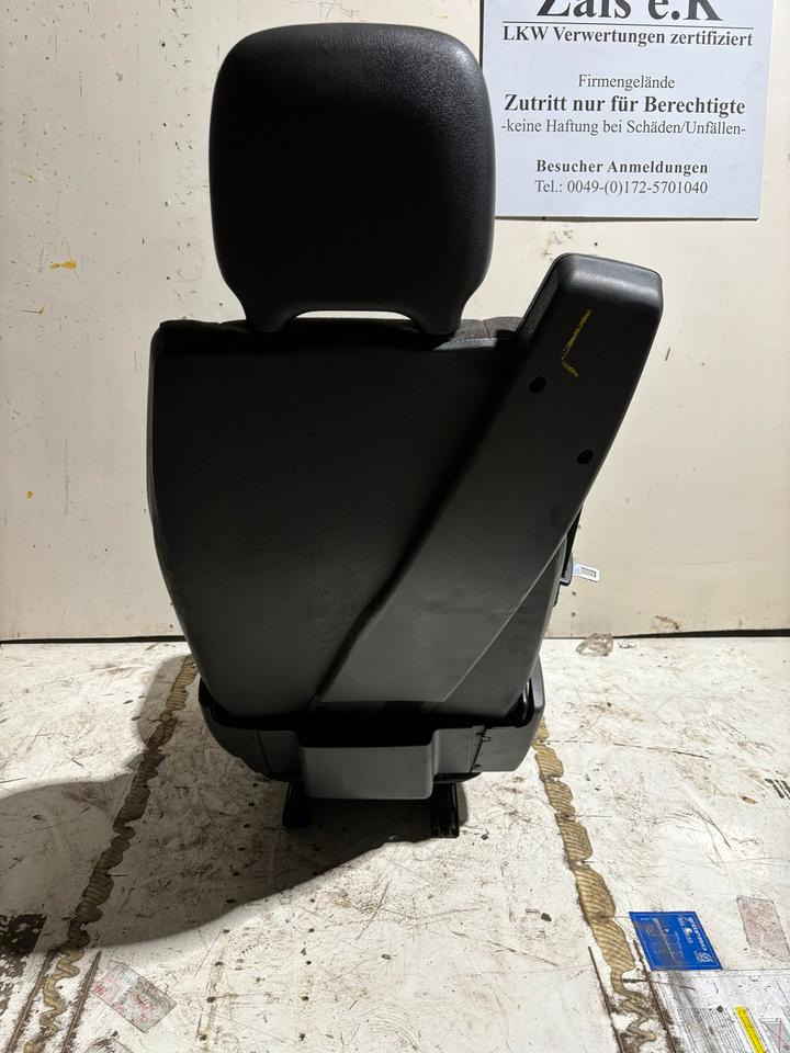 Mercedes-Benz Atego 2 Beifahrersitz mit Luft - Scaun pentru Camion: Foto 4 Mercedes-Benz Atego 2 Beifahrersitz mit Luft - Scaun pentru Camion: Foto 4