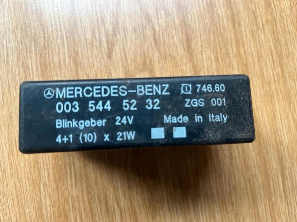 Mercedes Benz Blinkerrelais Blinkgeber 0035445232 - Releu pentru Camion: Foto 2 Mercedes Benz Blinkerrelais Blinkgeber 0035445232 - Releu pentru Camion: Foto 2