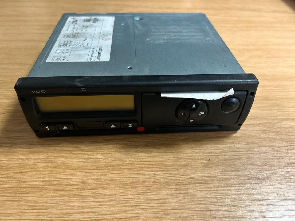 Mercedes-Benz Tachograph  A0014463833 - Tahograf pentru Camion: Foto 1 Mercedes-Benz Tachograph  A0014463833 - Tahograf pentru Camion: Foto 1