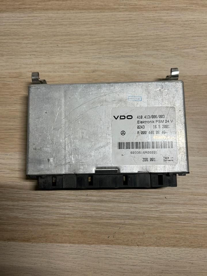 Mercedes Benz VDO Elektronik PSM A0004460646 - Calculator de bord pentru Camion: Foto 2 Mercedes Benz VDO Elektronik PSM A0004460646 - Calculator de bord pentru Camion: Foto 2
