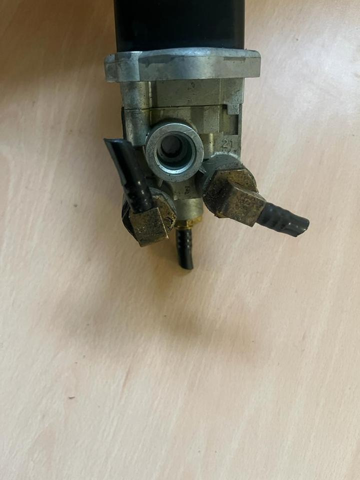 Mercedes Bremsventil Feststellbremse Handbremsventil 0034307981 - Schimbător de viteze pentru Camion: Foto 3 Mercedes Bremsventil Feststellbremse Handbremsventil 0034307981 - Schimbător de viteze pentru Camion: Foto 3