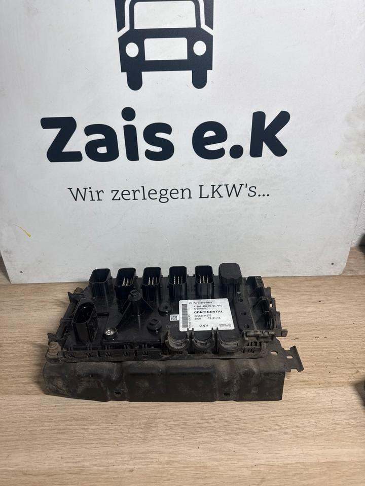 Mercedes Frontmodul CONTINENTAL A0004462661 - Calculator de bord pentru Camion: Foto 1 Mercedes Frontmodul CONTINENTAL A0004462661 - Calculator de bord pentru Camion: Foto 1