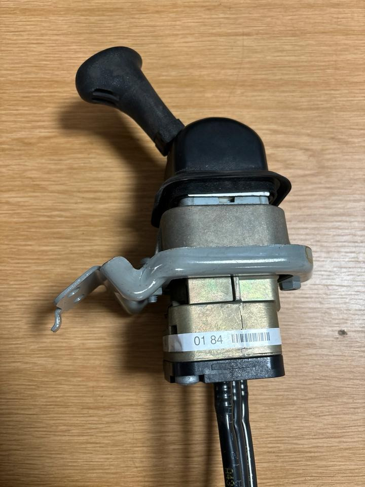 Mercedes KNORR-BREMSE Bremsventil Handbremsventil A0004200184 - Schimbător de viteze pentru Camion: Foto 2 Mercedes KNORR-BREMSE Bremsventil Handbremsventil A0004200184 - Schimbător de viteze pentru Camion: Foto 2