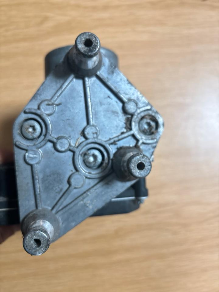 Mercedes Sprinter Hydraulikblock ABS Pumpe 0014462589 - Hidraulică pentru Camion: Foto 3 Mercedes Sprinter Hydraulikblock ABS Pumpe 0014462589 - Hidraulică pentru Camion: Foto 3