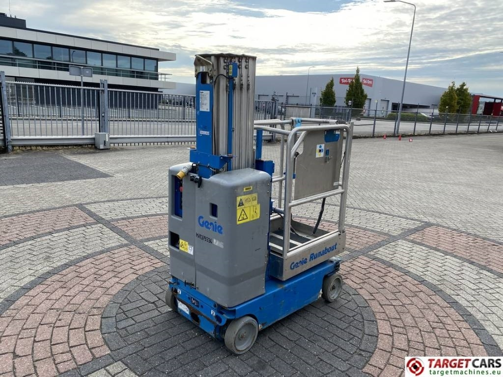 Genie GR20 Runabout Electric Vertical Mast Lift 802cm - Platformă verticală: Foto 3 Genie GR20 Runabout Electric Vertical Mast Lift 802cm - Platformă verticală: Foto 3