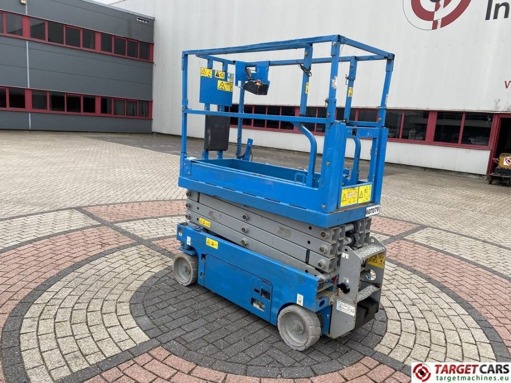 Genie GS-1932 Electric Scissor Work Lift 779cm - Platforma foarfeca: Foto 4 Genie GS-1932 Electric Scissor Work Lift 779cm - Platforma foarfeca: Foto 4