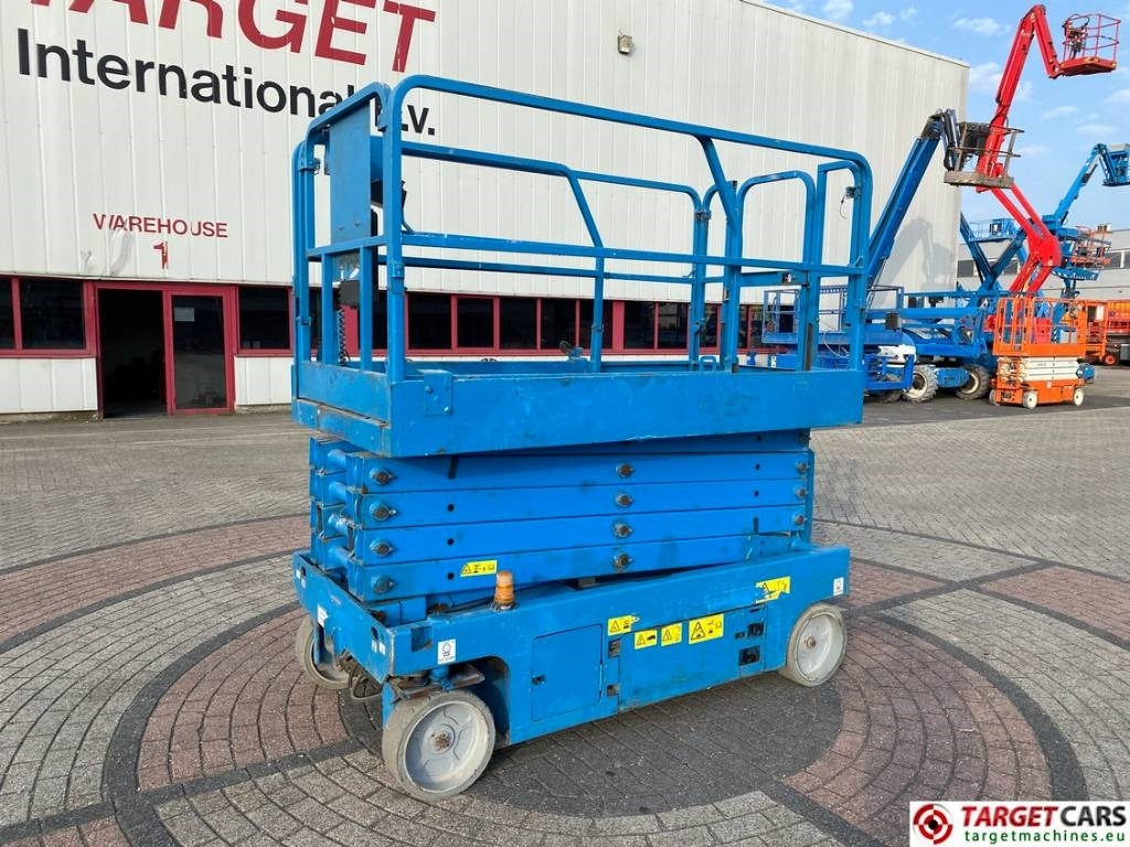 Genie GS-3246 Electric Scissor Work Lift 1175cm - Platforma foarfeca: Foto 1 Genie GS-3246 Electric Scissor Work Lift 1175cm - Platforma foarfeca: Foto 1