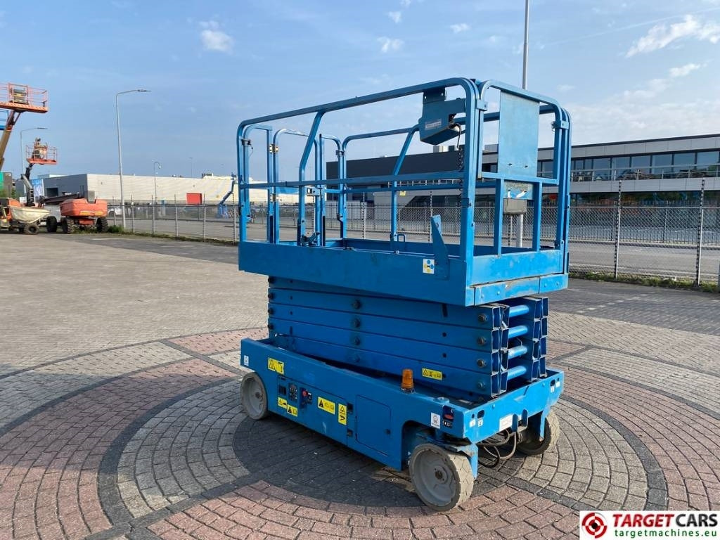 Genie GS-3246 Electric Scissor Work Lift 1175cm - Platforma foarfeca: Foto 2 Genie GS-3246 Electric Scissor Work Lift 1175cm - Platforma foarfeca: Foto 2