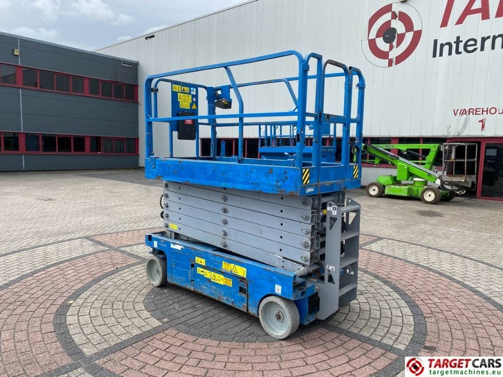 Genie GS-4047 Electric Scissor Work Lift 1389cm - Platforma foarfeca: Foto 4 Genie GS-4047 Electric Scissor Work Lift 1389cm - Platforma foarfeca: Foto 4