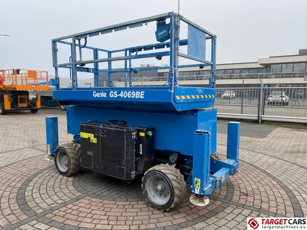 Genie GS-4069BE HyBrid Scissor Work Lift 1412cm - Platforma foarfeca: Foto 2 Genie GS-4069BE HyBrid Scissor Work Lift 1412cm - Platforma foarfeca: Foto 2