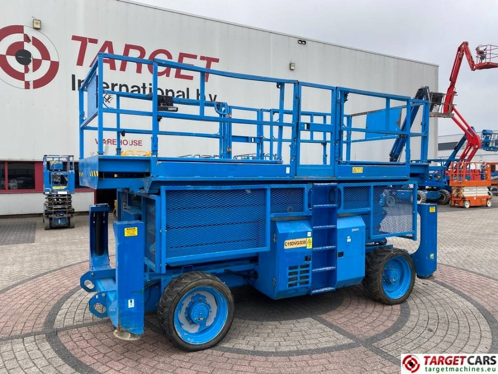 Genie GS-4390 RT Diesel 4x4 Scissor Work Lift 1511cm - Platforma foarfeca: Foto 1 Genie GS-4390 RT Diesel 4x4 Scissor Work Lift 1511cm - Platforma foarfeca: Foto 1