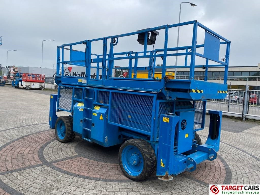 Genie GS-4390 RT Diesel 4x4 Scissor Work Lift 1511cm - Platforma foarfeca: Foto 2 Genie GS-4390 RT Diesel 4x4 Scissor Work Lift 1511cm - Platforma foarfeca: Foto 2