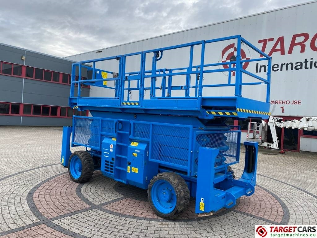 Genie GS-5390RT Diesel 4x4 Scissor Work Lift 1815cm - Platforma foarfeca: Foto 4 Genie GS-5390RT Diesel 4x4 Scissor Work Lift 1815cm - Platforma foarfeca: Foto 4