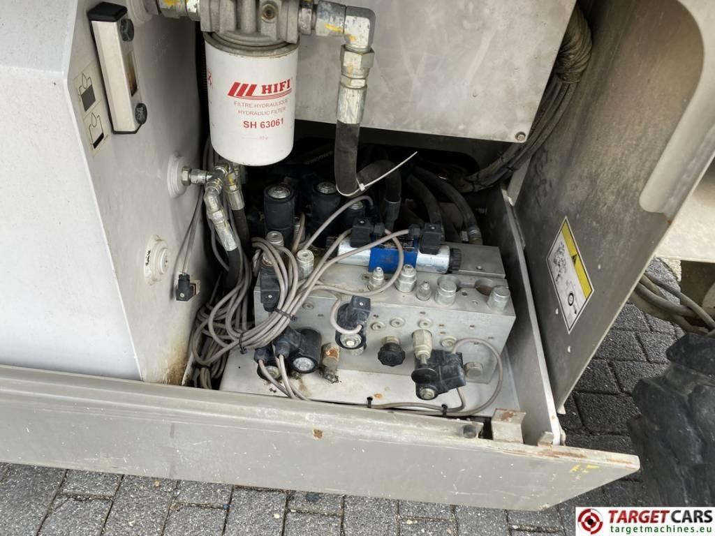 Platforma foarfeca Haulotte Compact 12DX Diesel 4x4 Scissor Work Lift 1206cm: Foto 14 Platforma foarfeca Haulotte Compact 12DX Diesel 4x4 Scissor Work Lift 1206cm: Foto 14