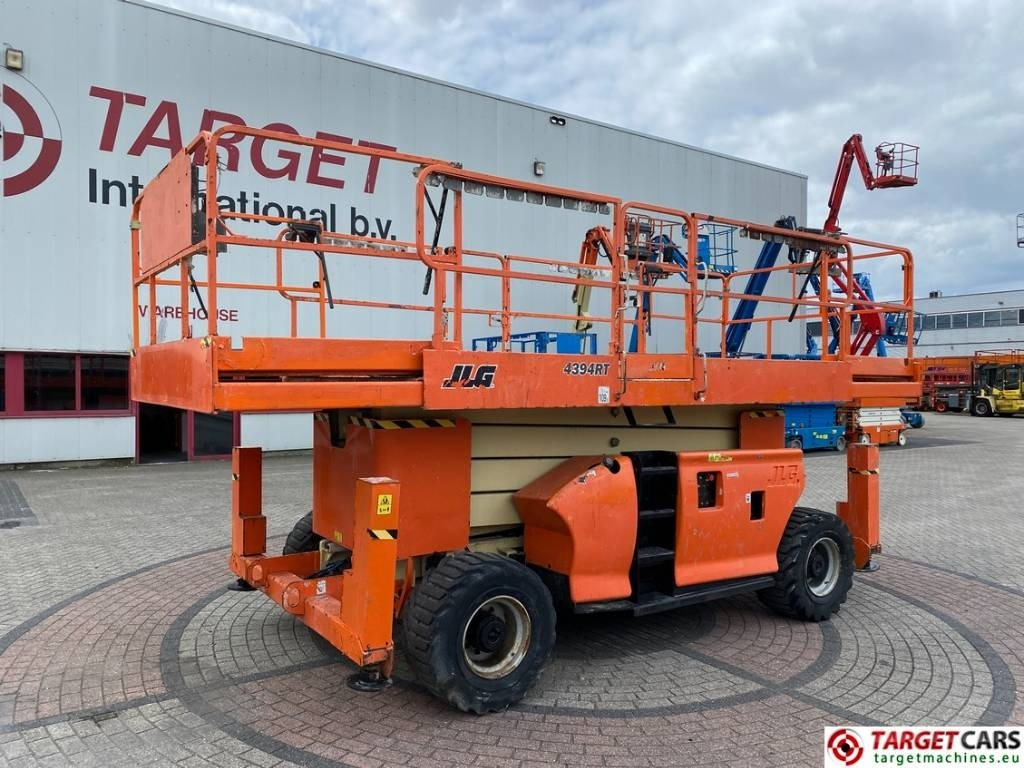 JLG 4394RT Diesel 4x4 Scissor Work Lift 1511cm - Platforma foarfeca: Foto 1 JLG 4394RT Diesel 4x4 Scissor Work Lift 1511cm - Platforma foarfeca: Foto 1