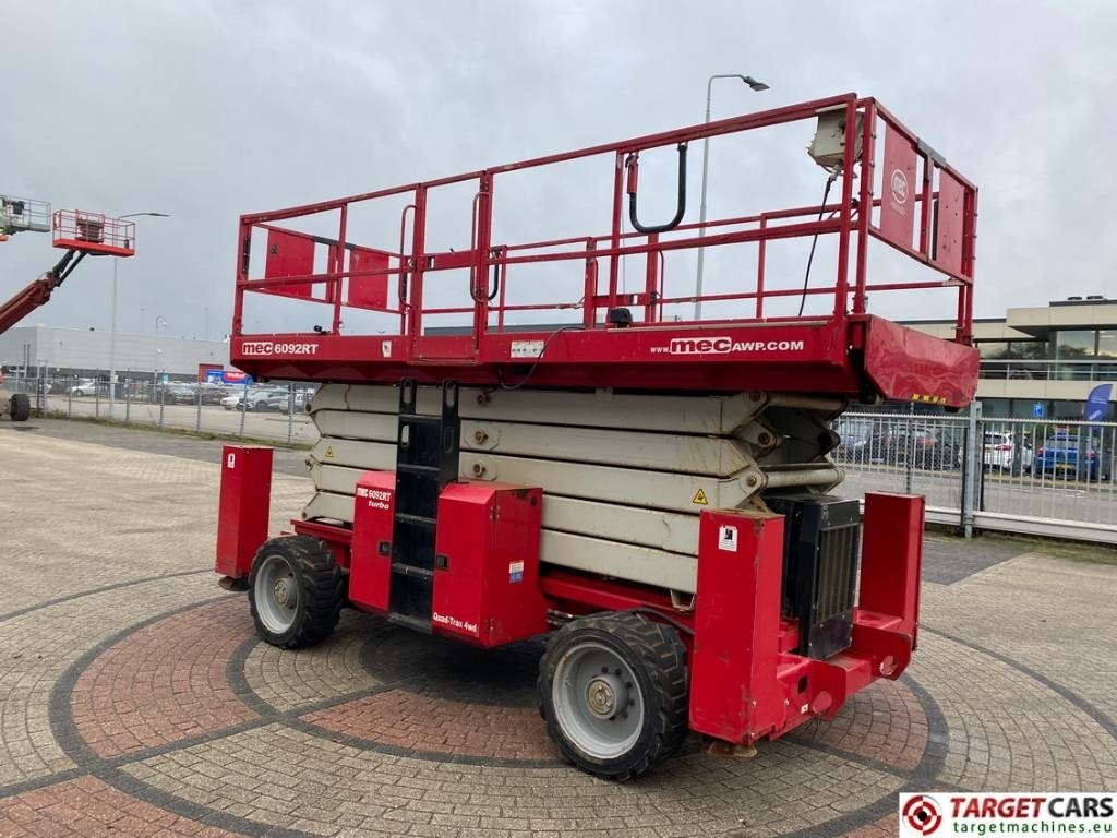 MEC 6092RT Diesel 4x4 Scissor Work Lift 2020cm - Platforma foarfeca: Foto 2 MEC 6092RT Diesel 4x4 Scissor Work Lift 2020cm - Platforma foarfeca: Foto 2