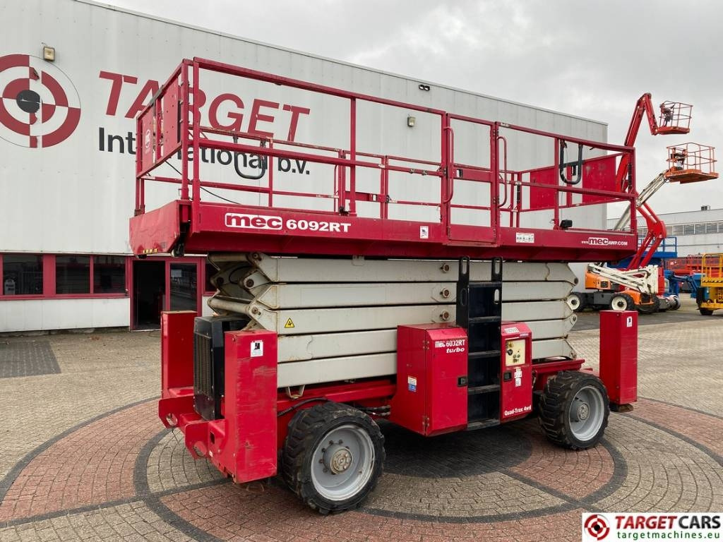 MEC 6092RT Diesel 4x4 Scissor Work Lift 2020cm - Platforma foarfeca: Foto 1 MEC 6092RT Diesel 4x4 Scissor Work Lift 2020cm - Platforma foarfeca: Foto 1