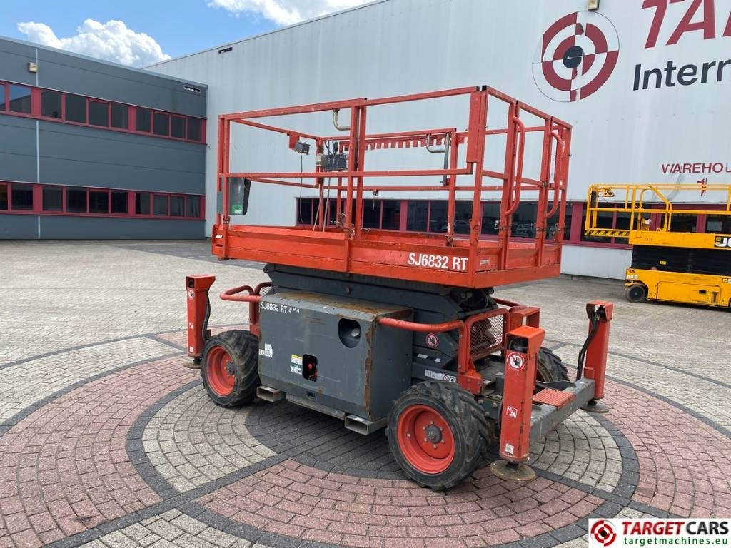 SkyJack SJ6832 RT 6832 Diesel 4x4 Scissor Work Lift 1180cm - Platforma foarfeca: Foto 4 SkyJack SJ6832 RT 6832 Diesel 4x4 Scissor Work Lift 1180cm - Platforma foarfeca: Foto 4