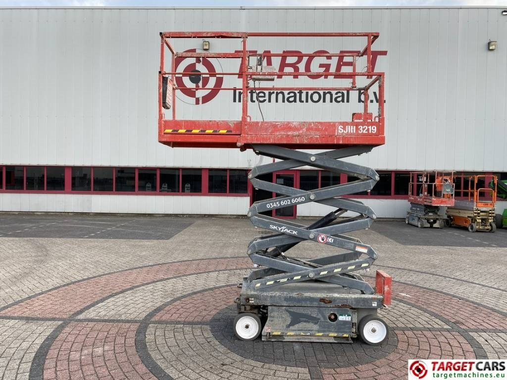 SkyJack SJIII-3219 Electric 3219 Scissor Work Lift 780cm - Platforma foarfeca: Foto 5 SkyJack SJIII-3219 Electric 3219 Scissor Work Lift 780cm - Platforma foarfeca: Foto 5