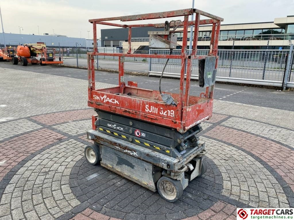 SkyJack SJIII-3219 Electric 3219 Scissor Work Lift 780cm - Platforma foarfeca: Foto 2 SkyJack SJIII-3219 Electric 3219 Scissor Work Lift 780cm - Platforma foarfeca: Foto 2