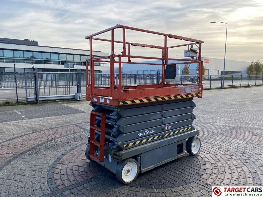 SkyJack SJIII-4740 Electric Scissor 4740 Work Lift 1380cm - Platforma foarfeca: Foto 3 SkyJack SJIII-4740 Electric Scissor 4740 Work Lift 1380cm - Platforma foarfeca: Foto 3