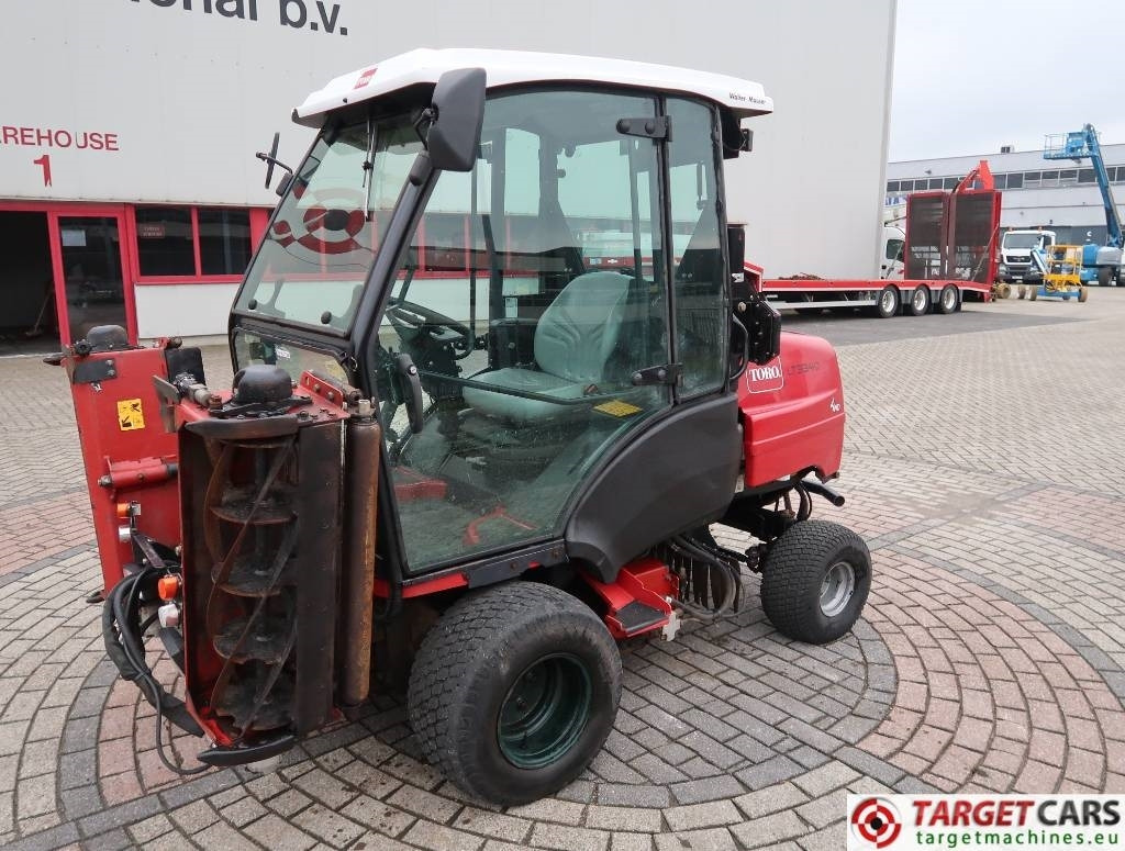 Toro LT3340 3-Gang Hydro 4WD Cylinder Reel Mower - Maşină de tuns iarba: Foto 2 Toro LT3340 3-Gang Hydro 4WD Cylinder Reel Mower - Maşină de tuns iarba: Foto 2