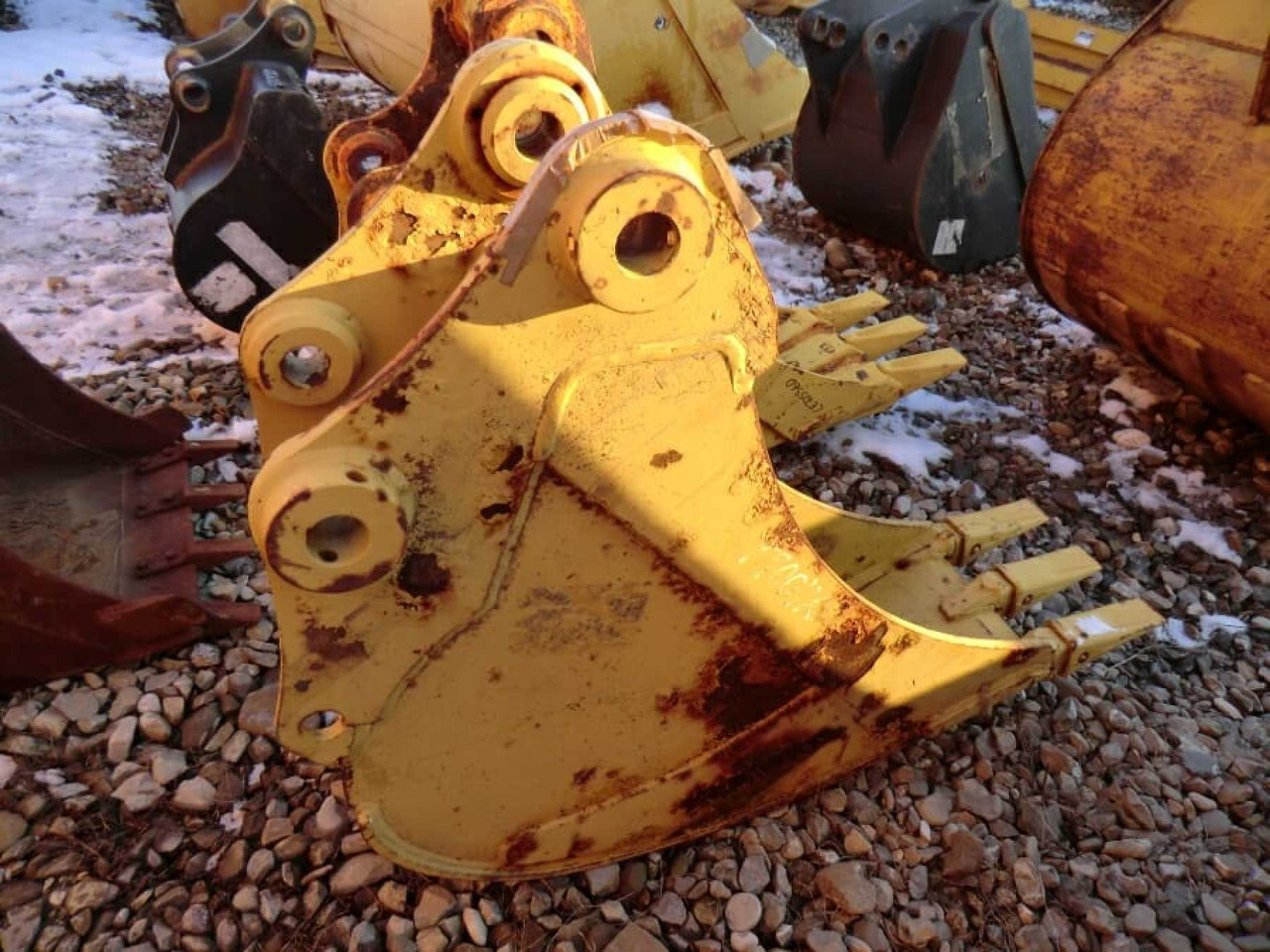 Caterpillar 307 Benna HD con denti, marca ROMEA, peso 200 kg, anno di costruzione 2004. Larghezza mm 300. - Cupă excavator: Foto 5 Caterpillar 307 Benna HD con denti, marca ROMEA, peso 200 kg, anno di costruzione 2004. Larghezza mm 300. - Cupă excavator: Foto 5