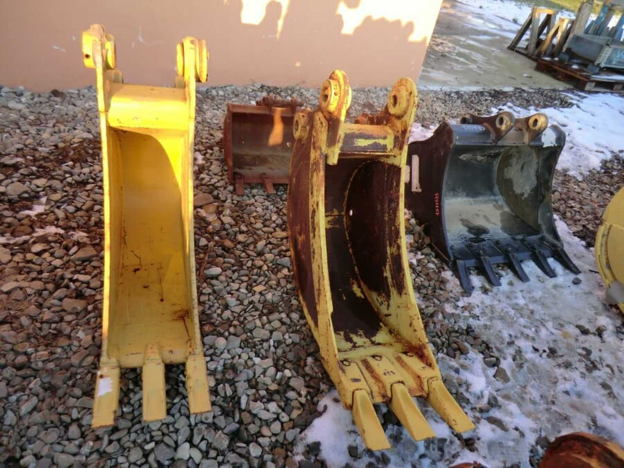 Caterpillar 307 Benna HD con denti, marca ROMEA, peso 200 kg, anno di costruzione 2004. Larghezza mm 300. - Cupă excavator: Foto 2 Caterpillar 307 Benna HD con denti, marca ROMEA, peso 200 kg, anno di costruzione 2004. Larghezza mm 300. - Cupă excavator: Foto 2