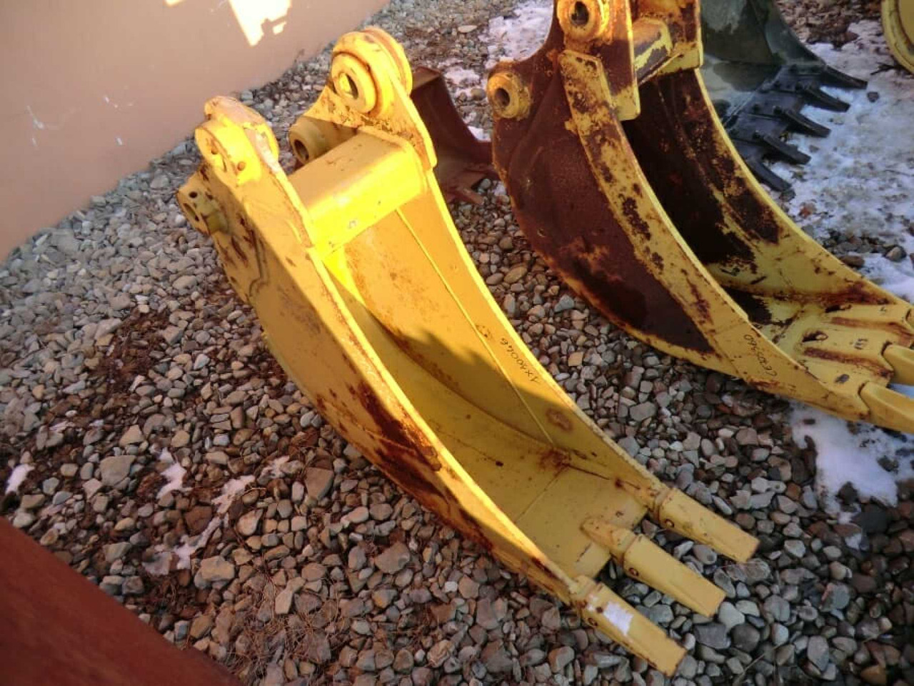 Caterpillar 307 Benna HD con denti, marca ROMEA, peso 200 kg, anno di costruzione 2004. Larghezza mm 300. - Cupă excavator: Foto 1 Caterpillar 307 Benna HD con denti, marca ROMEA, peso 200 kg, anno di costruzione 2004. Larghezza mm 300. - Cupă excavator: Foto 1