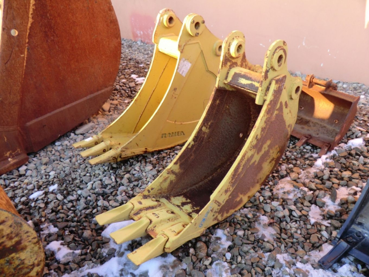 Caterpillar E70 Benna con denti, larghezza mm 350 - Cupă excavator: Foto 1 Caterpillar E70 Benna con denti, larghezza mm 350 - Cupă excavator: Foto 1