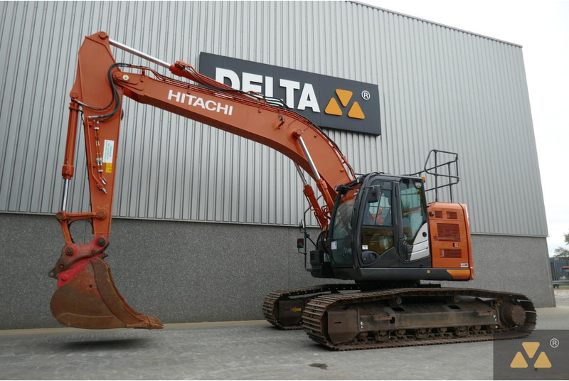 Hitachi ZX225USLC-6 - Excavator pe şenile: Foto 3 Hitachi ZX225USLC-6 - Excavator pe şenile: Foto 3