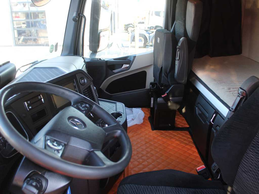 Cap tractor Mercedes-Benz Actros 1848 GIGA SPACE, EURO 6, LOWDECK: Foto 8 Cap tractor Mercedes-Benz Actros 1848 GIGA SPACE, EURO 6, LOWDECK: Foto 8