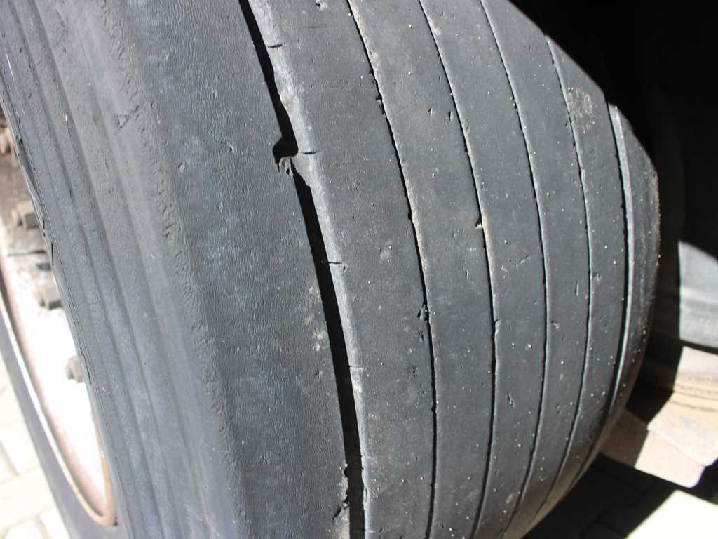 Semiremorcă prelată Kögel SN 24 MEGA, SAF, LOWDECK, LIFT AXLE, LIFTING ROOF, MULTILOCK: Foto 11 Semiremorcă prelată Kögel SN 24 MEGA, SAF, LOWDECK, LIFT AXLE, LIFTING ROOF, MULTILOCK: Foto 11