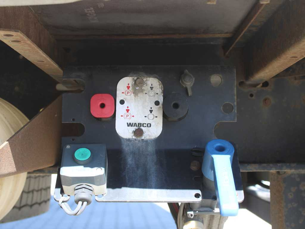 Semiremorcă prelată Kögel SN 24 MEGA, SAF, LOWDECK, LIFT AXLE, LIFTING ROOF, MULTILOCK: Foto 6 Semiremorcă prelată Kögel SN 24 MEGA, SAF, LOWDECK, LIFT AXLE, LIFTING ROOF, MULTILOCK: Foto 6