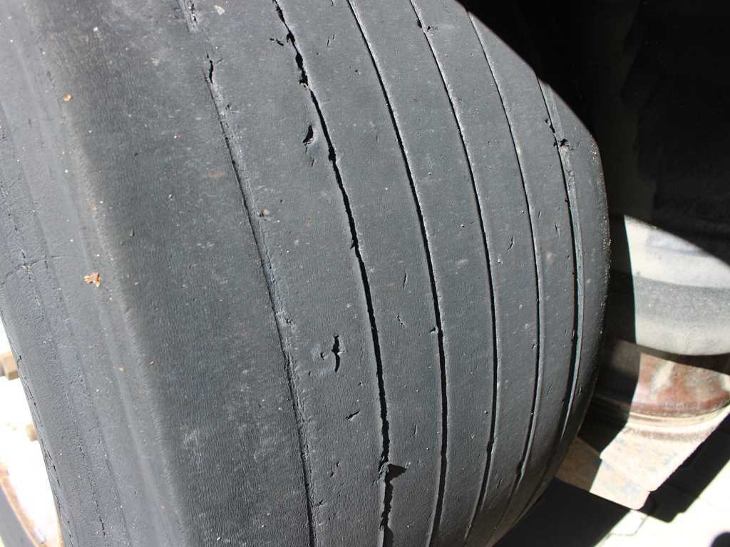 Semiremorcă prelată Kögel SN 24 MEGA, SAF, LOWDECK, LIFT AXLE, LIFTING ROOF, MULTILOCK: Foto 12 Semiremorcă prelată Kögel SN 24 MEGA, SAF, LOWDECK, LIFT AXLE, LIFTING ROOF, MULTILOCK: Foto 12