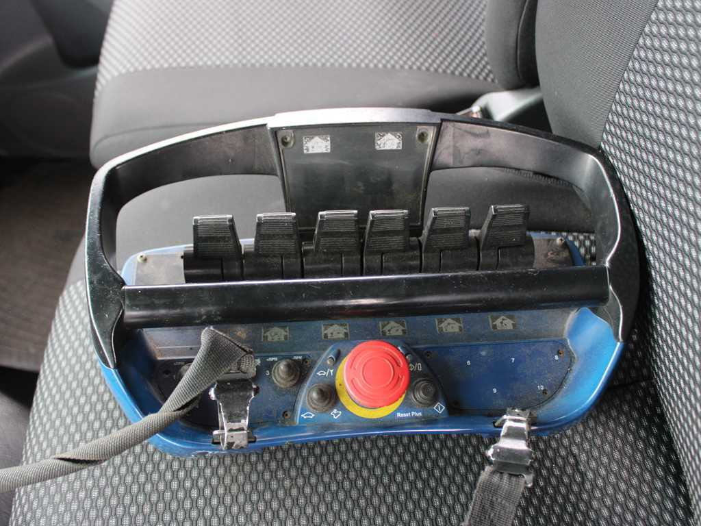 Camion platformă, Camion cu macara Mercedes-Benz ATEGO 1222 L, HYDRAULIC ARM HCS CENTRUM 13.5 SP, WINCH, EURO 5: Foto 19 Camion platformă, Camion cu macara Mercedes-Benz ATEGO 1222 L, HYDRAULIC ARM HCS CENTRUM 13.5 SP, WINCH, EURO 5: Foto 19