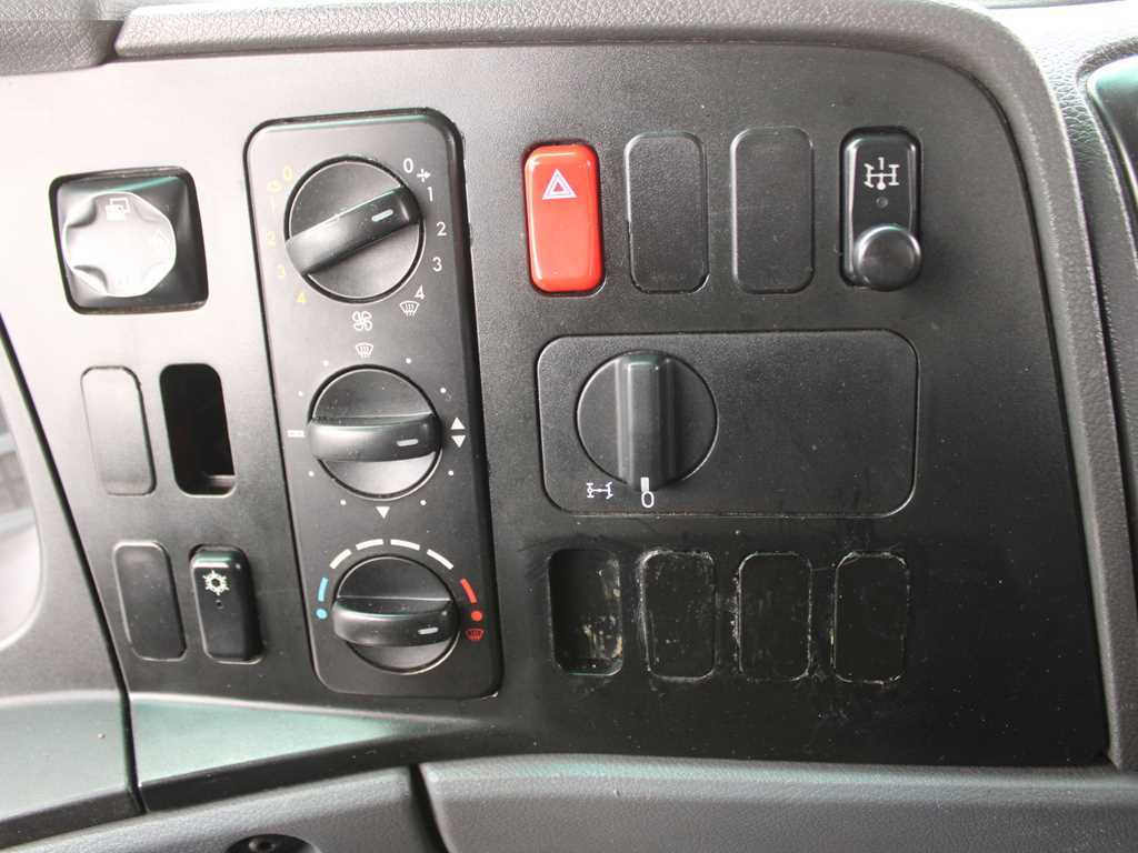 Camion platformă, Camion cu macara Mercedes-Benz ATEGO 1222 L, HYDRAULIC ARM HCS CENTRUM 13.5 SP, WINCH, EURO 5: Foto 16 Camion platformă, Camion cu macara Mercedes-Benz ATEGO 1222 L, HYDRAULIC ARM HCS CENTRUM 13.5 SP, WINCH, EURO 5: Foto 16